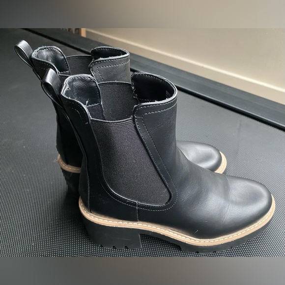 Black DV by Dolce Vita Women’s Tattler Chelsea Ankle Boot sz. 7 - Picture 3 of 7